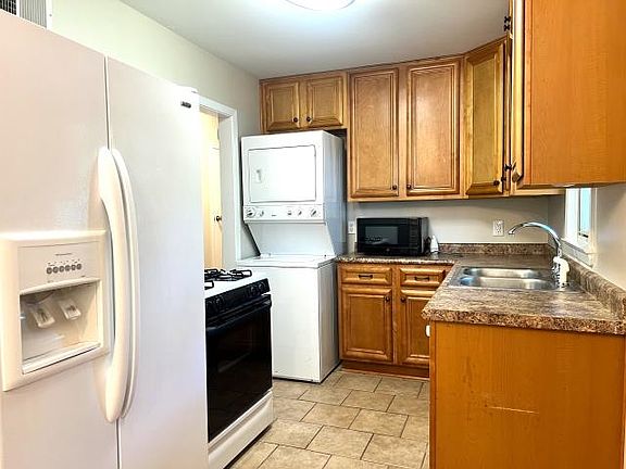 2nd image of 170 Wilson St