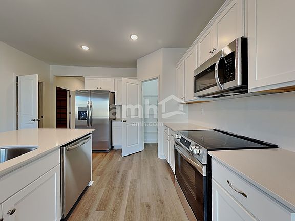 3rd image of 6034 Rosemore Ln