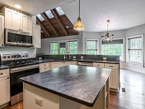 3rd image of 228 Taylor Way Dr SW