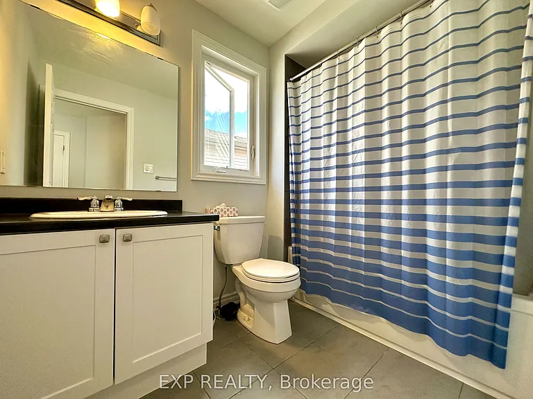 823 Regulus Rdg — Photo 21