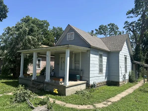 921 University Pl, Salina, KS 67401