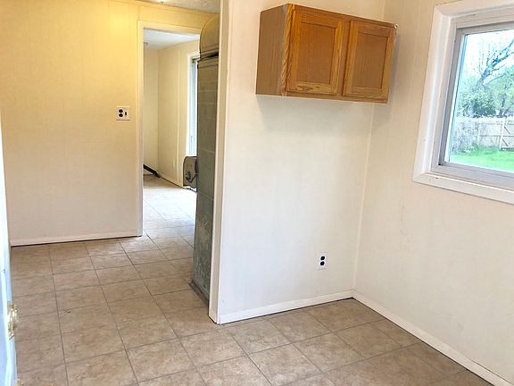 4th image of 11009 Jewett Ave