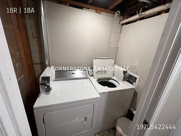 351 E 2nd St #B — Photo 9