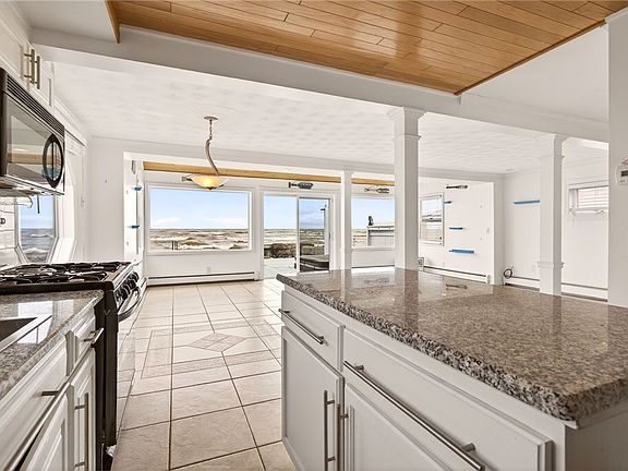 5th image of 2644 Edgemere Dr