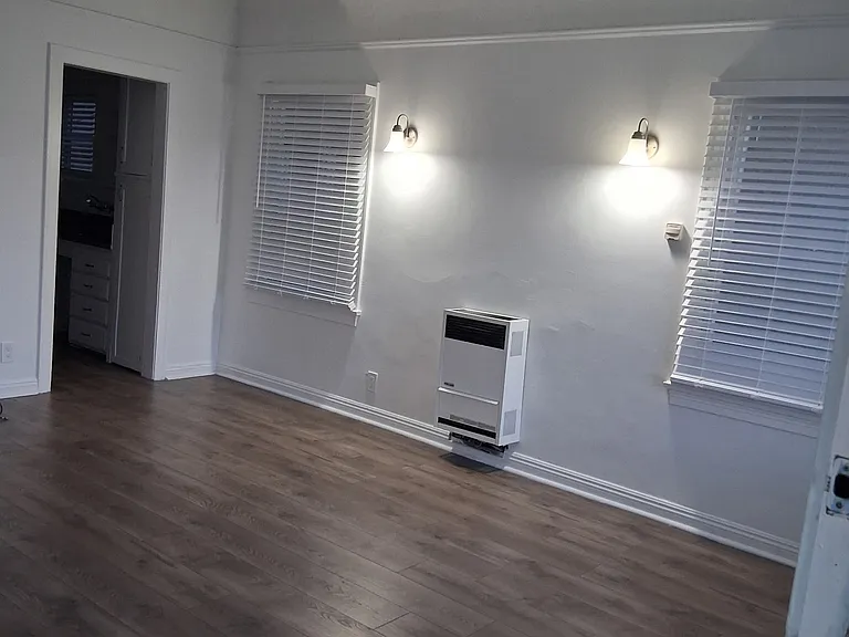 1262 1/2 S Woods Ave #1262-1/2 — Photo 8