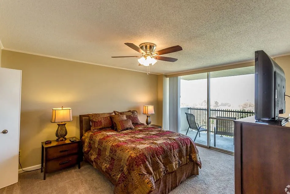 The Lakewood House Apartments — Photo 3