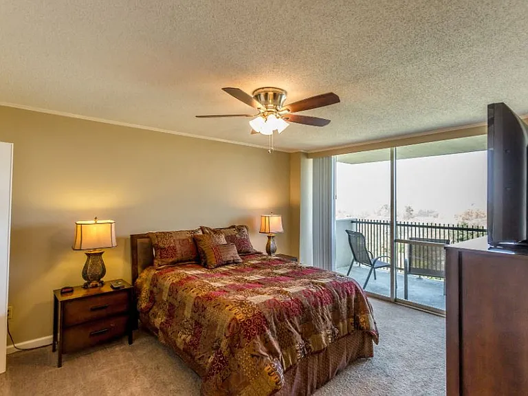 The Lakewood House Apartments — Photo 3