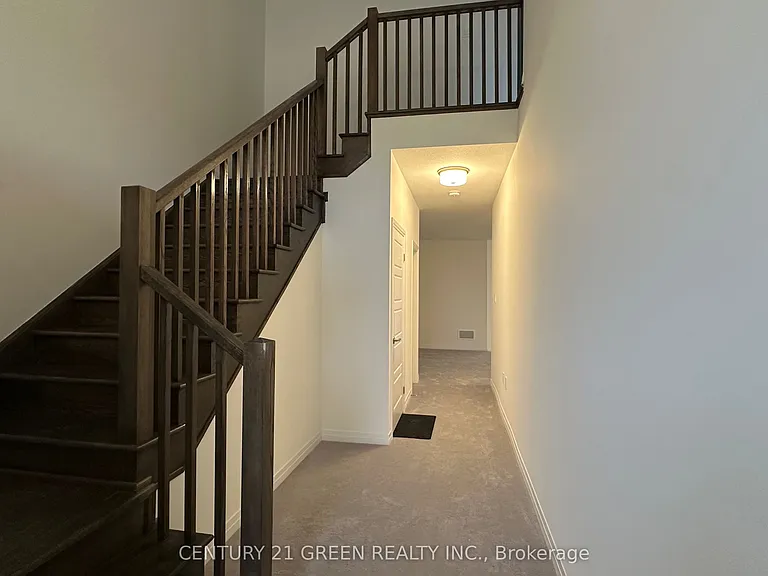 126 Hitchman St — Photo 5