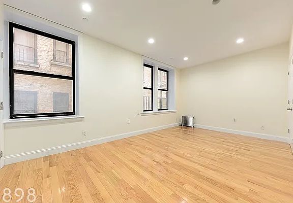 5th image of 81 Wadsworth Ave #1