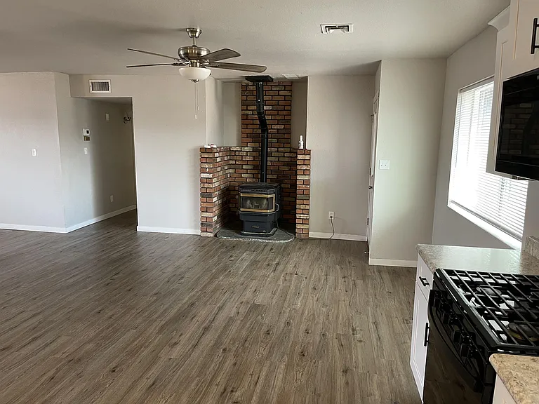 537 W Juniper St — Photo 9