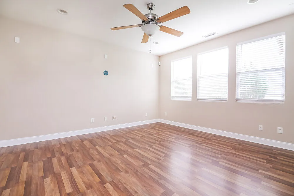 3 bed, 2.5 bath, 1873 sqft, $2,050 — Photo 4