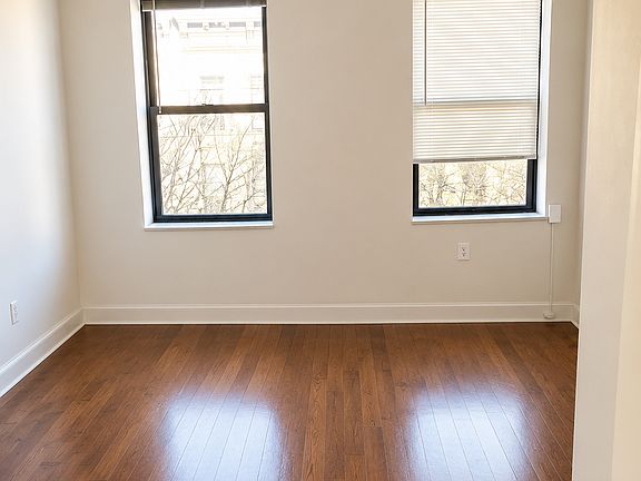 5th image of 504 Seneca Ave #3B