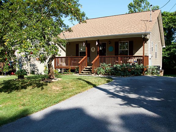 2nd image of 2641 Summit Ave NE