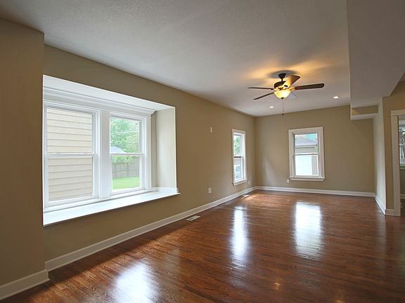 5th image of 406 N Gladstone Blvd