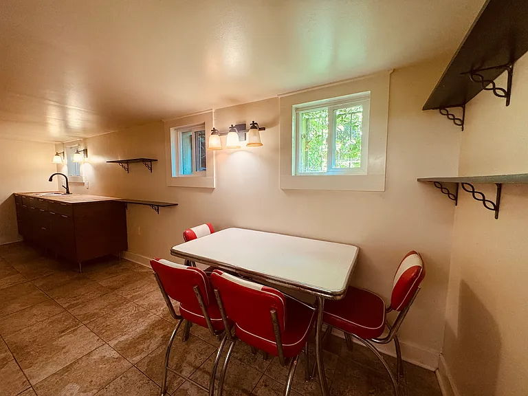 2413 SE Taggart St #BASEMENT — Photo 12