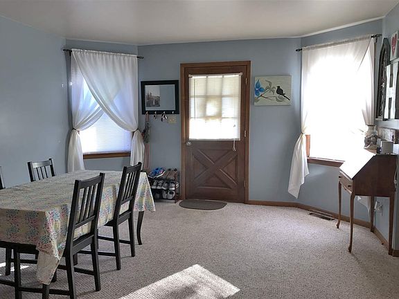 4th image of 628 Meyer St