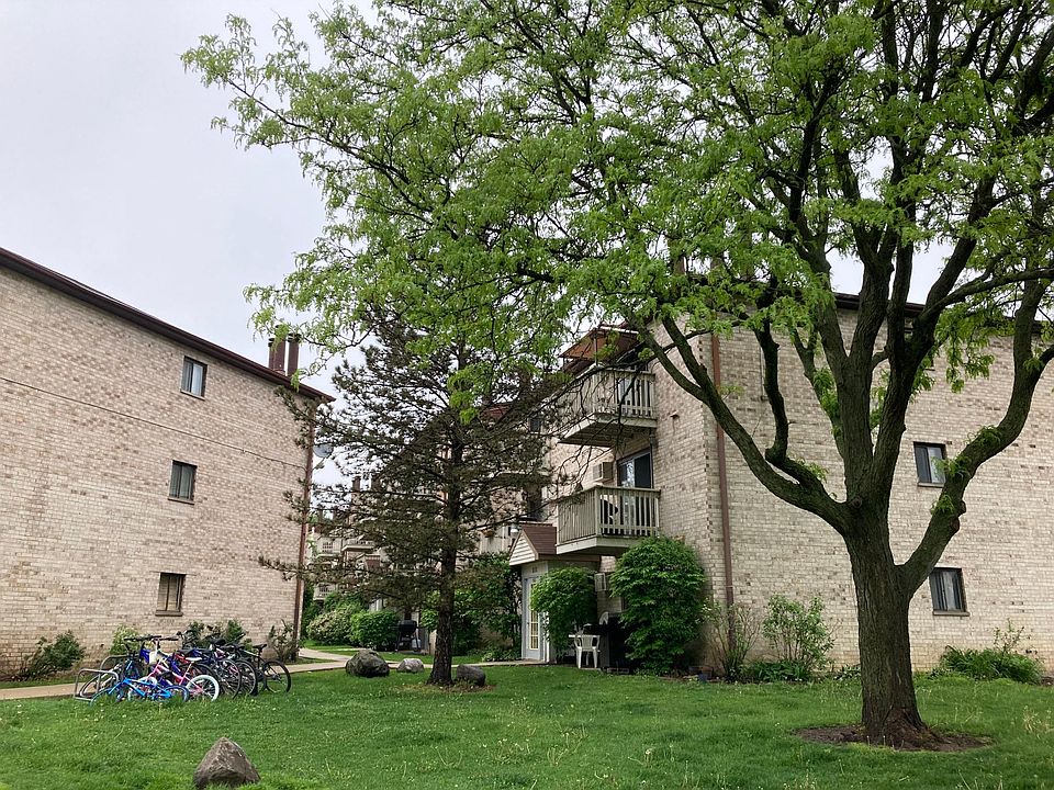 1st image of 440 E Osage Ln APT 3B
