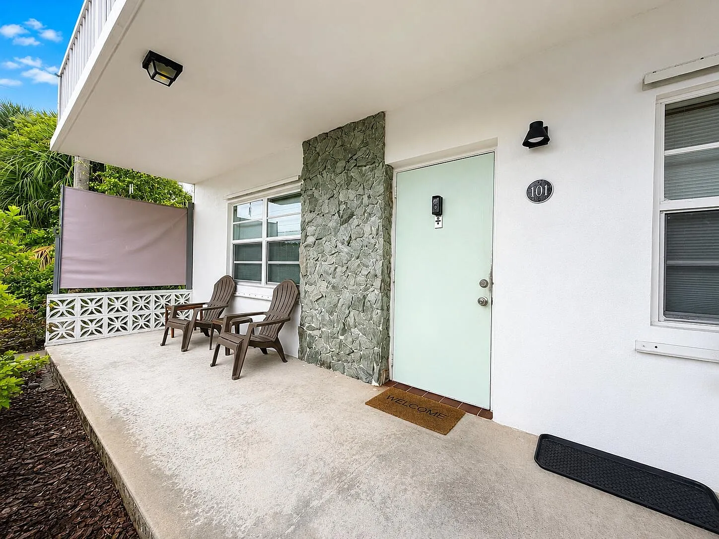 2 bed, 1.5 bath, 944 sqft, $2,100 — Photo 3