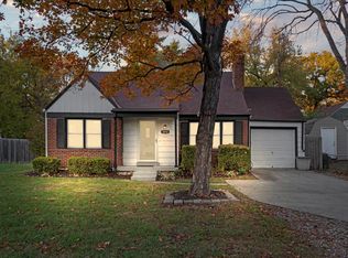 5212 W 55th St, Roeland Park, KS 66205