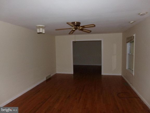 5th image of 559 Larch Ave