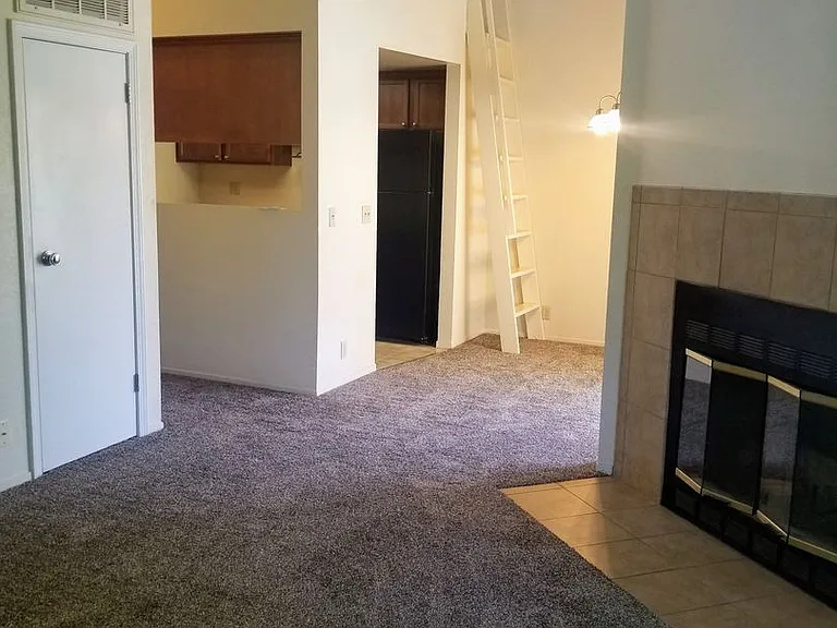 1043 Southwood Dr #L — Photo 2