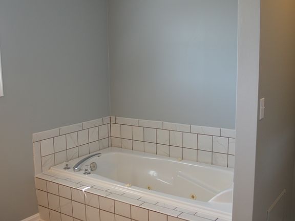 Jaccuzi Tub Master Bath