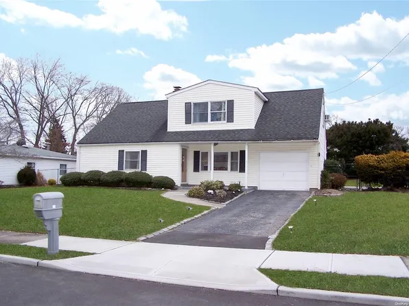 85 S Bicycle Path, Selden, NY 11784