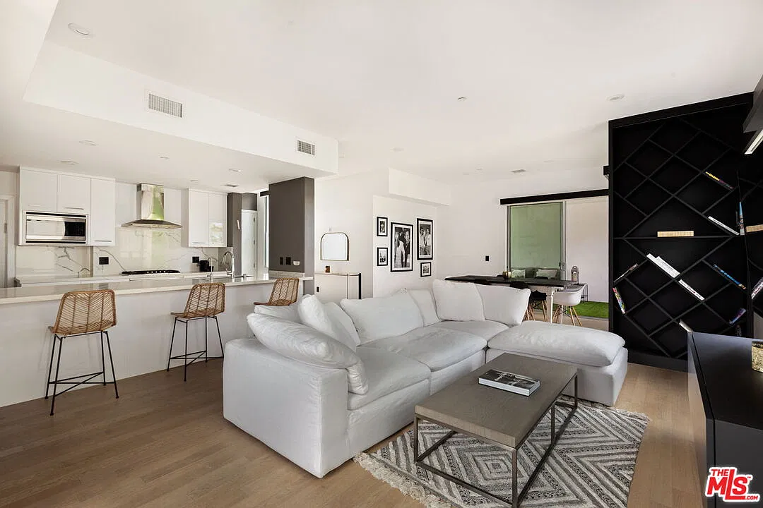 2 bed, 3.0 bath, 1554 sqft, $7,900 — Photo 3