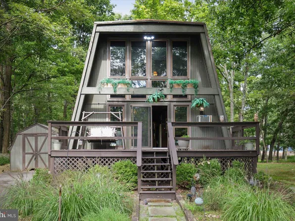 197 Timber Hill Rd, Henryville, PA 18332