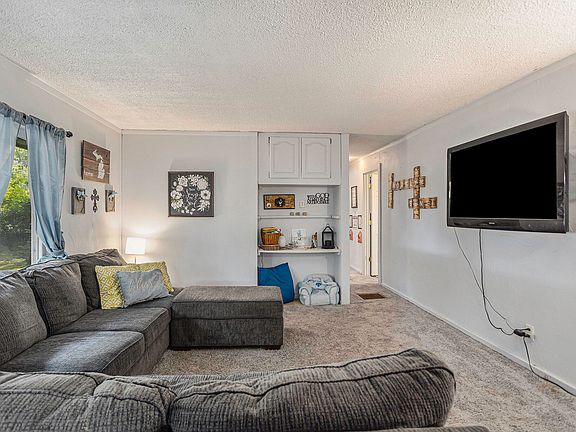 3rd image of 617 Simmons Ave