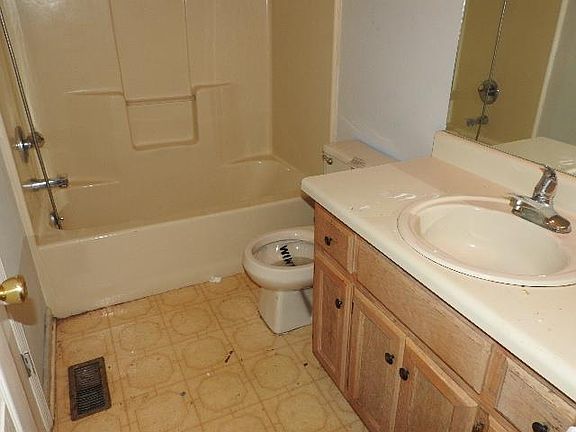 3rd image of 150 S Birchwood Dr