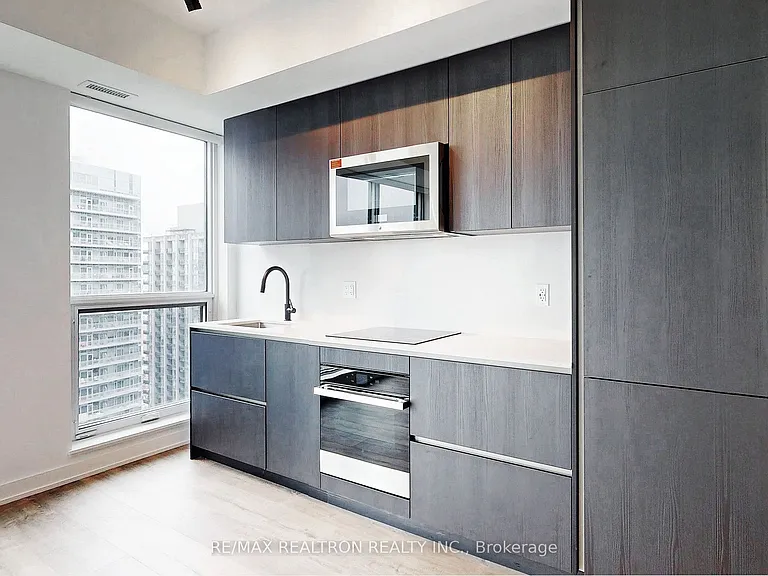 327 King St W #4105 — Photo 24