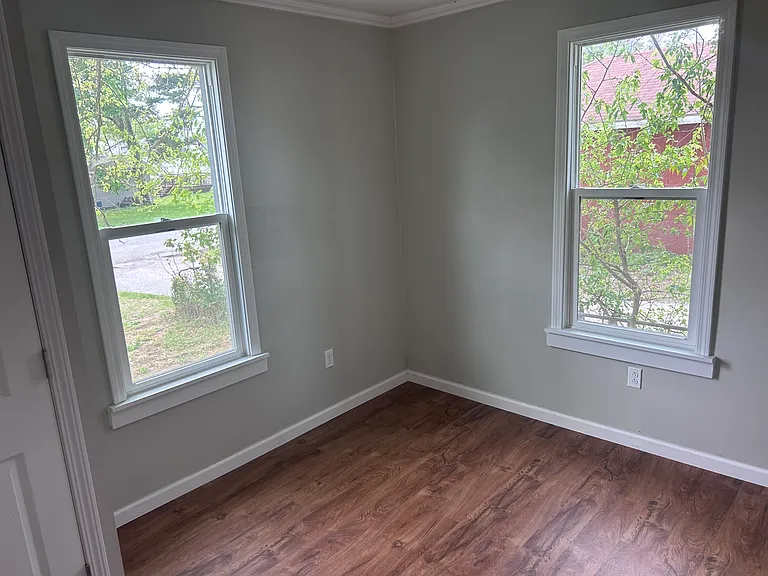 616 Grand St — Photo 7