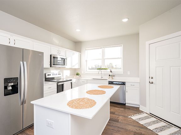4th image of 6922 SE 7th Ave