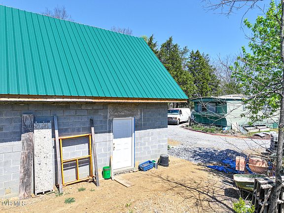 3rd image of 701 Doc Hawkins Rd
