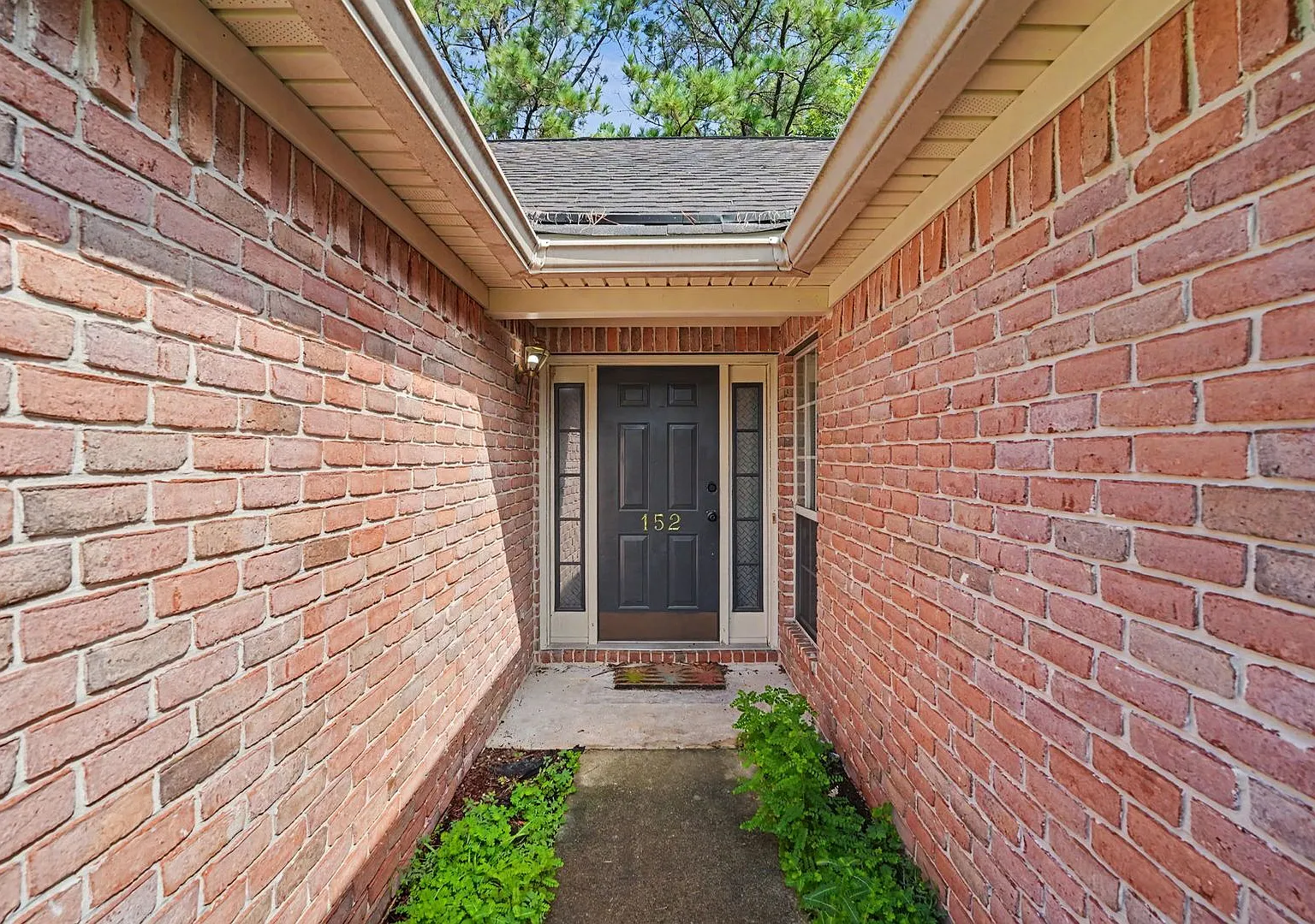 Updated 3 bedroom House in Georgetown — Photo 2
