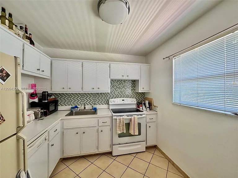 100 Edgewater Dr #305 — Photo 7
