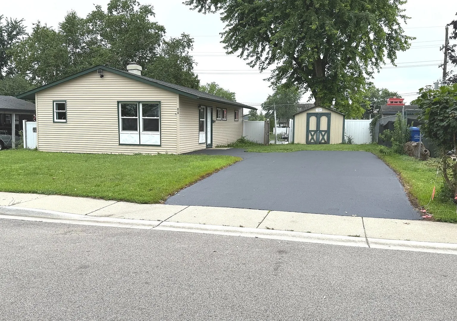 3 bed, 1000 sqft, $2,650 — Photo 1