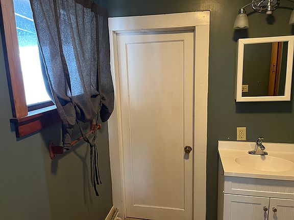 3rd image of 18 Grove St