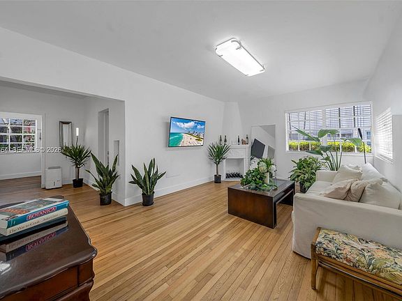 3rd image of 1309 Euclid Ave APT 6