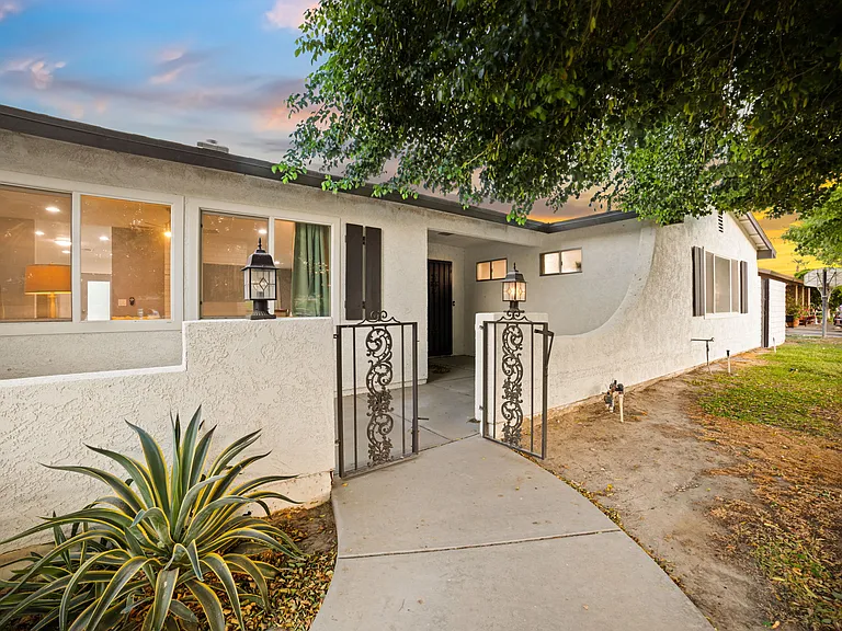 44616 Buckingham St — Photo 15