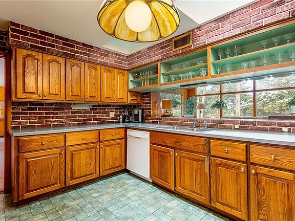 2nd image of 114 Ellen Dr