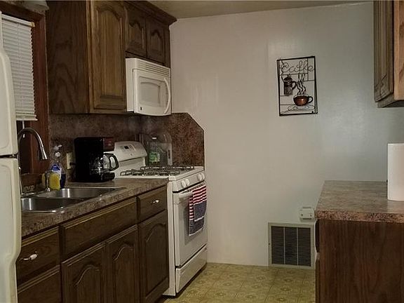 2nd image of 3008 Spur Dr
