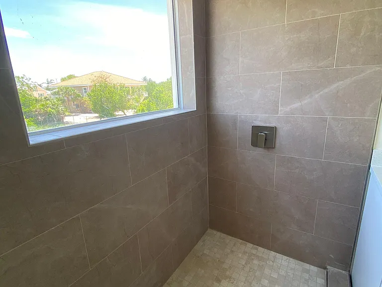 106 Jamaica St — Photo 11