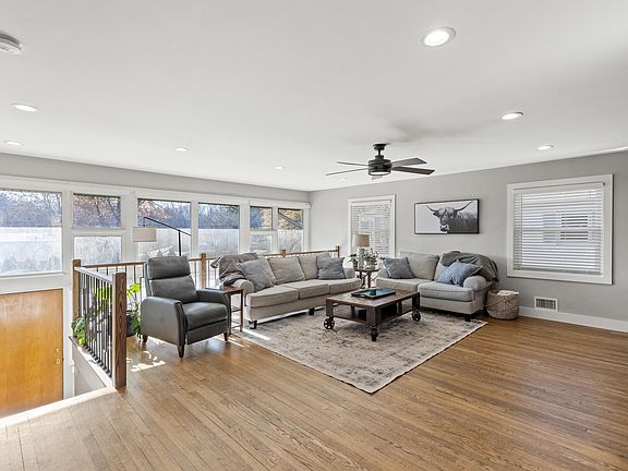 3rd image of 750 Sherwood Dr
