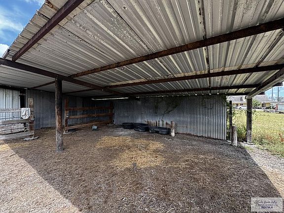 4th image of 32829 Kretz Rd