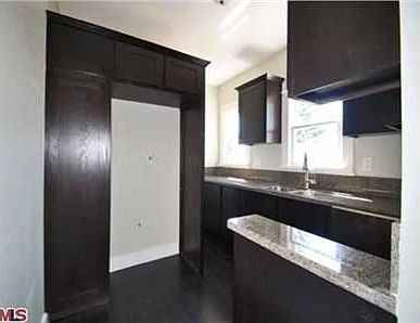 3rd image of 1041 W 46th St