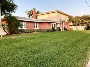 1737 Arizona Ave NE, Saint Petersburg, FL 33703