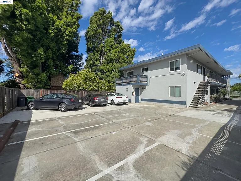 1720 Hearst Ave — Photo 3