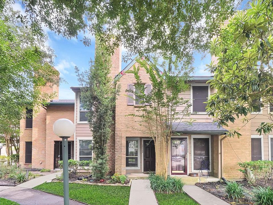 1st image of 17722 Kings Park Ln